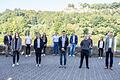 Es gibt neue Auszubildende am Landratsamt: (vorne von links) Emily Drost, Alissa Kohl, Lukas Hämmelmann, Elias Weimert und Christoph Vogel (Stellvertreter der Landrätin), (hinten von links) Holger Steiger (Vorsitzender des Personalrats), Lukas Mauer, Celine Herrmann, Henri Englert, Matthias Widmer (Personal- und Ausbildungsleiter), Johannes Lehrmann (Vorsitzender der Jugend- und Auszubildendenvertretung) und Johanna Krebs (Unterstützung der Ausbildungsleitung).