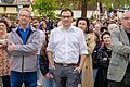 Gespanntes Warten auf das Ergebnis der Bürgermeisterwahl in Sand: Für den CSU-Kandidaten Julian Müller (Mitte) wird der Abend zur Enttäuschung, denn er hat es nicht in die Stichwahl geschafft.
