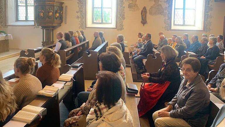 Einen Gottesdienst in Wegfurter und Langenleitender Mundart gab es zum Abschluss der 100-Jahr-Feier der Theatergruppe Wegfurt. Sie wurde von Diakon Siegbert Kuhnen gehalten. Einen Gottesdienst in Wegfurter und Langenleitender Mundart gab es zum Abschluss der 100-Jahr-Feier der Theatergruppe Wegfurt. Sie wurde von Diakon Siegbert Kuhnen gehalten.