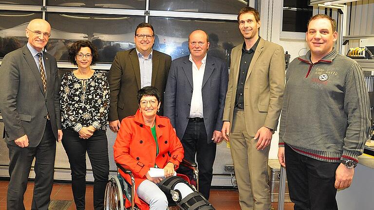 Die Führungsriege des CSU-Ortsverbands Hofheim wurde neu gewählt. Im Bild: (stehend von links) Landrat Wilhelm Schneider, Michaela Just, Alexander Bergmann, Reinhold Giebfried, Andreas Dellert und Volker Will sowie (sitzend) Eva-Maria Wagenhäuser-Müller. Die Führungsriege des CSU-Ortsverbands Hofheim wurde neu gewählt. Im Bild: (stehend von links) Landrat Wilhelm Schneider, Michaela Just, Alexander Bergmann, Reinhold Giebfried, Andreas Dellert und Volker Will sowie (sitzend) Eva-Maria Wagenhäuser-Müller.