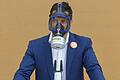 Copy%20of%20dpa_5FA1CE00951D05C6.tif       -  Stefan Löw von der AfD trat mit Gasmaske ans Rednerpult.