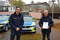 Bernd Hoyer (rechts) ist seit 20 Jahren bei der Sicherheitswacht Bad Brückenau. Polizeioberkommissar Simon Jilg überreichte ihm die Dankesurkunde.       -  Bernd Hoyer (rechts) ist seit 20 Jahren bei der Sicherheitswacht Bad Brückenau. Polizeioberkommissar Simon Jilg überreichte ihm die Dankesurkunde.