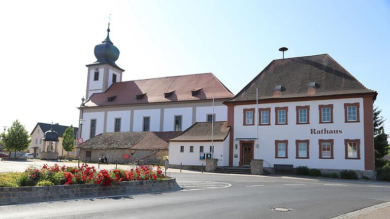 Die Kirche St. Johannes der Täufer in Donnersdorf wird als eine von drei Kirchen im Pastoralen Raum Gerolzhofen mit der zweithöchsten Kategorie B versehen. Die Kirche St. Johannes der Täufer in Donnersdorf wird als eine von drei Kirchen im Pastoralen Raum Gerolzhofen mit der zweithöchsten Kategorie B versehen.