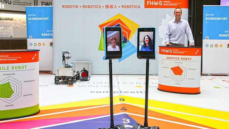 Während der Messe treten am FHWS-Stand Telepräsenz-Roboter auf. Die Besucher haben die Möglichkeit, mit ihnen Kontakt aufzunehmen. Während der Messe treten am FHWS-Stand Telepräsenz-Roboter auf. Die Besucher haben die Möglichkeit, mit ihnen Kontakt aufzunehmen.