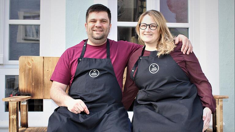 Vorfreude auf ein neues Kapitel: Benjamin und Helena Stechowsky betreiben das Café Römer in Prichsenstadt.