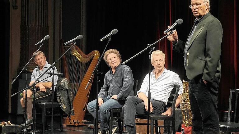 Gerhard Polt und die Well-Brüder aus'm Biermoos boten ein Best of aus ihren Programmen vor ausverkauftem Haus in Meiningen.