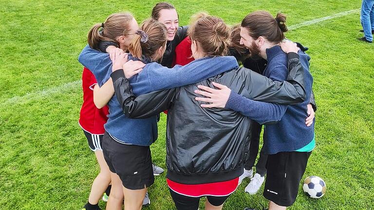 Groß ist die Freude darüber, dass es nun in Berlin eine Korbballmannschaft gibt: Die Truppe aus Unterfranken spielt für die Berliner Turnerschaft.