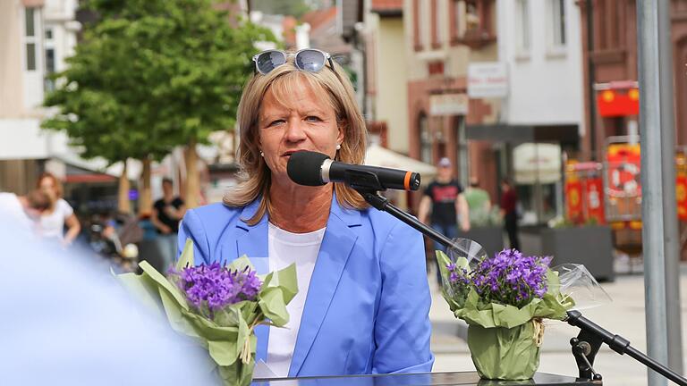 Bürgermeisterin Anette Schmidt, hier bei ihrer Rede anlässlich der Einweihung des Sonnenplatzes, tagt vermutlich bald mit einem neuen Gremium. Bürgermeisterin Anette Schmidt, hier bei ihrer Rede anlässlich der Einweihung des Sonnenplatzes, tagt vermutlich bald mit einem neuen Gremium.