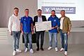 Als Beitrag zur Generalsanierung des Sportheims der DJK Rieden spendete die Raiffeisenbank Estenfeld-Bergtheim dem örtlichen Sportverein 5000 Euro. Von links: Matthias Schemmel, Klaus Keller, Bankvorstand Franz-Josef Hartlieb, Angelo Schraud und Oliver Rumpel.