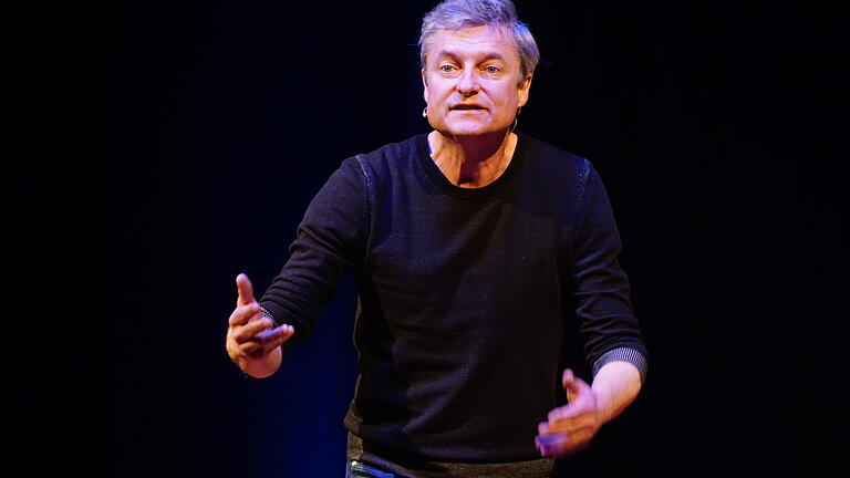 Kabarettist Alfred Dorfer erdenkt sich Parallelwelten Kabarettist Alfred Dorfer erdenkt sich Parallelwelten