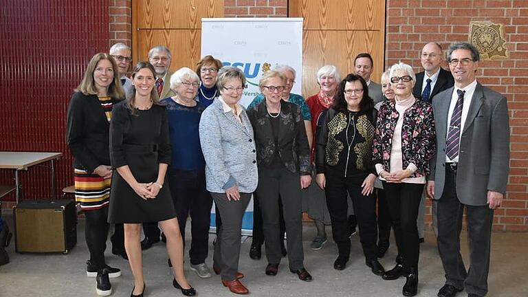 Der Vorstand des CSU-Ortsverbands Versbach. Der Vorstand des CSU-Ortsverbands Versbach.
