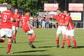 Freude über das 1:0 des SV Birkenfeld: Das Team (mit Peter Schebler/links und Christian Eckert/rechts) feiert den Schützen Alexander Roos (Zweiter von rechts).