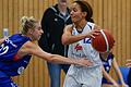 Für Anna Bimazubute (rechts auf einem Archivbild mit der Würzburgerin Paula Müller) und ihre Teamkolleginnen vom Basketball-Regionalligisten TV Marktheidenfeld bedeutete der Heimsieg über die DJK Neustadt an der Waldnaab ein hartes Stück Arbeit.