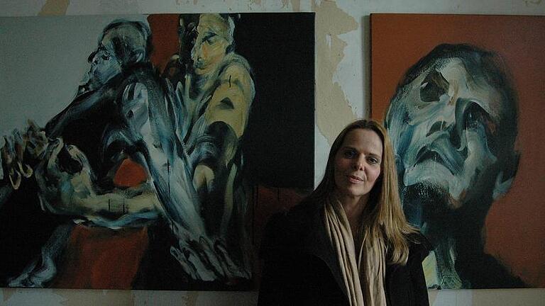 Kissinger Künstler öffnen ihre Ateliers - Bildende Kunst hat viele Adressen in Bad Kissingen. Wie viele, das ist regelmäßig zu sehen bei der Open Art KG, den Tagen der offenen Ateliers in der Kurstadt. Heuer fallen diese Tage auf Samstag, 8. April, und Sonntag, 9. April. Geöffnet werden die Ateliers der beteiligten Bad Kissinger Künstler an diesen beiden Tagen jeweils in der Zeit von 12 Uhr bis 18 Uhr. Zentrale Eröffnung der gemeinsamen Veranstaltung der Arbeitsgemeinschaft Bildende Kunst Bad Kissingen ART97688 mit dem Kulturreferat der Stadt ist am Samstag, 8. April, um 10.30 Uhr im Atelierhaus Promenadestraße 4. Zu sehen sind in den beteiligten Ateliers danach die Arbeiten folgender Künstler: Carlo Catoni (Bachstraße 5a), Eva Feichtinger und Alexander Ruppert (Kunstraum S17 Salinenstraße 17), Lothar Gärtner (Atelier Zeitgeist Schulgasse 4), Ulrike Heim und Heidi Lauter (Atelier Heidi Lauter, Obere Marktstraße 4), Romana Kochanowski (Maxstraße 18, im Bild bei einer früheren Ausstellung), Wiltrud und Wolfgang Kuhfuss (Hartmannstraße 15c) sowie Malte Meinck (Atelierhaus Promenadestraße 4). Als Rahmenprogramm in der Promenadestraße 4 sind angekündigt Schmuck- und Porzellanmalerei live mit Ehrenfried Riegel, Samstag und Sonntag jeweils von 14 Uhr bis 16 Uhr, sowie Samstag und Sonntag jeweils von 12 Uhr bis 18 Uhr Kunst und Design 4.0, dabei geht es um 3 D-Druck und Scannen sowie um das Kunstprojekt eines nachwachsenden Armsessels. Foto: Archiv Siegfried Farkas Kissinger Künstler öffnen ihre Ateliers - Bildende Kunst hat viele Adressen in Bad Kissingen. Wie viele, das ist regelmäßig zu sehen bei der Open Art KG, den Tagen der offenen Ateliers in der Kurstadt. Heuer fallen diese Tage auf Samstag, 8. April, und Sonntag, 9. April. Geöffnet werden die Ateliers der beteiligten Bad Kissinger Künstler an diesen beiden Tagen jeweils in der Zeit von 12 Uhr bis 18 Uhr. Zentrale Eröffnung der gemeinsamen Veranstaltung der Arbeitsgemeinschaft Bildende Kunst Bad Kissingen ART97688 mit dem Kulturreferat der Stadt ist am Samstag, 8. April, um 10.30 Uhr im Atelierhaus Promenadestraße 4. Zu sehen sind in den beteiligten Ateliers danach die Arbeiten folgender Künstler: Carlo Catoni (Bachstraße 5a), Eva Feichtinger und Alexander Ruppert (Kunstraum S17 Salinenstraße 17), Lothar Gärtner (Atelier Zeitgeist Schulgasse 4), Ulrike Heim und Heidi Lauter (Atelier Heidi Lauter, Obere Marktstraße 4), Romana Kochanowski (Maxstraße 18, im Bild bei einer früheren Ausstellung), Wiltrud und Wolfgang Kuhfuss (Hartmannstraße 15c) sowie Malte Meinck (Atelierhaus Promenadestraße 4). Als Rahmenprogramm in der Promenadestraße 4 sind angekündigt Schmuck- und Porzellanmalerei live mit Ehrenfried Riegel, Samstag und Sonntag jeweils von 14 Uhr bis 16 Uhr, sowie Samstag und Sonntag jeweils von 12 Uhr bis 18 Uhr Kunst und Design 4.0, dabei geht es um 3 D-Druck und Scannen sowie um das Kunstprojekt eines nachwachsenden Armsessels. Foto: Archiv Siegfried Farkas