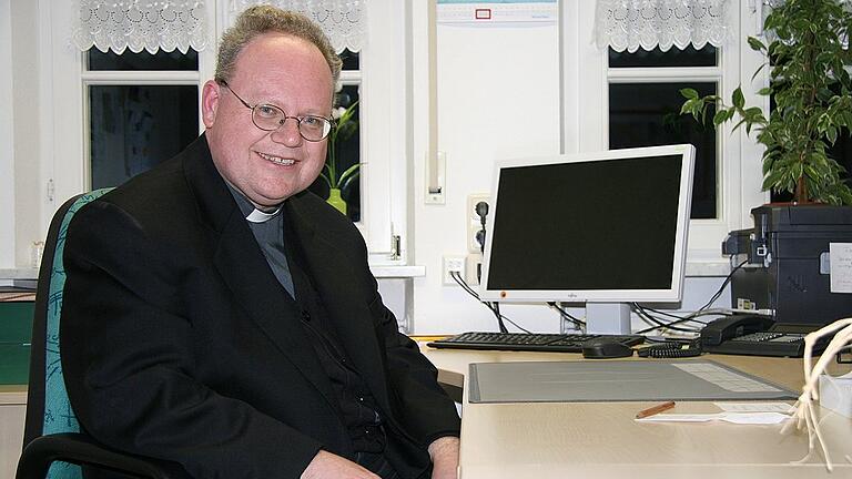 Richard Englert, Pfarrer in Gemünden, wurde vor 25 Jahren zum Priester geweiht. Richard Englert, Pfarrer in Gemünden, wurde vor 25 Jahren zum Priester geweiht.
