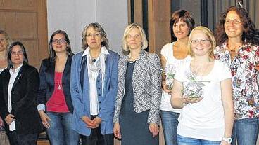 Die engagierten Chorleiterinnen der teilnehmenden Chöre: (von links) Ursula Wetzstein, Vorsitzende der Sängergruppe Rhön-Grabfeld, Sonja Mühlfeld (Stockheim), Heike Dankert (Heufurt), Jasmin Muhr, (Tanzlehrerin), Marianne Klemm (Mellrichstadt), Henrike Rottmann (Gesangspädagogin Münnerstadt), Verena Will und Annika Sick (Mellrichstadt), Silvia Klösel (Stockheim) und Rosemarie Beer-Schmitt (Großbardorf).