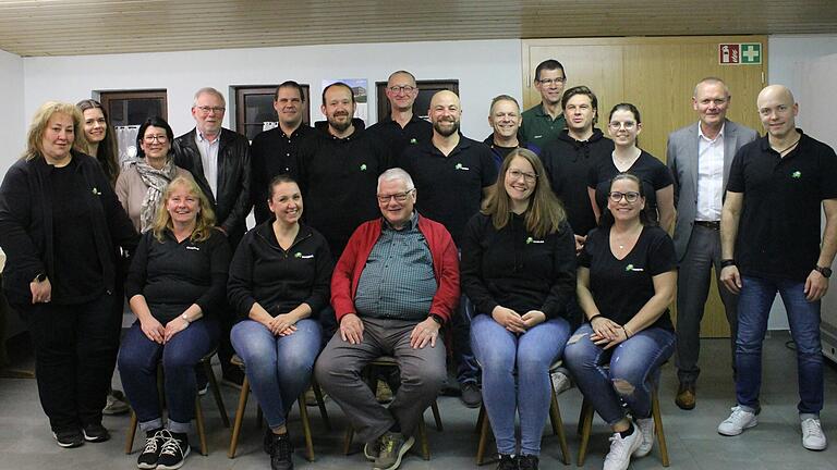 Auf dem Foto (hinten von links): Sabine Rücker, Laura Schneider, Renate Schneider, Helmut Adam, Manuel Storzer (2. Vorstand), Fabian Reinhold,  Simon Herzog, Simon Hoh, Jürgen Wagner, Thomas Nitschky, Markus Heß, Isabell Landeck, Bürgermeister Thomas Stamm, Daniel Krank (1. Vorstand); (vorne von links): Christiane Hörning, Marina Oleynik, Erhard Behl, Angelina Hofmann, Kerstin Oleynik-Herzog.