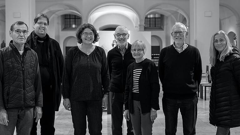 Der gewählte Vorstand (v.l.): Peter Schmid; Hans-Bernhard Ruß; Martina Bauer; Winfried Danelzik; Notburga Spall; Prof. Dr. Franz Fürsich und Irina Nebel.