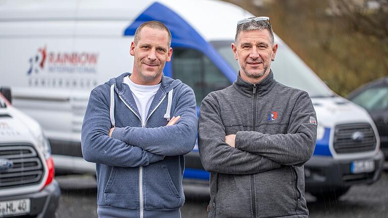 Maler David Preuß (links) und Lackierer Randolf Sell gehören zu den Mitarbeitern, die die Vier-Tage-Woche in den nächsten sechs Monaten ausprobieren werden. Maler David Preuß (links) und Lackierer Randolf Sell gehören zu den Mitarbeitern, die die Vier-Tage-Woche in den nächsten sechs Monaten ausprobieren werden.