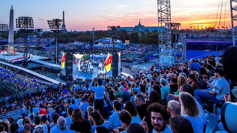 Paralympics Paris 2024 - Eröffnungsfeier       -  Auf dem Place de la Concorde liefen die Nationen ein.