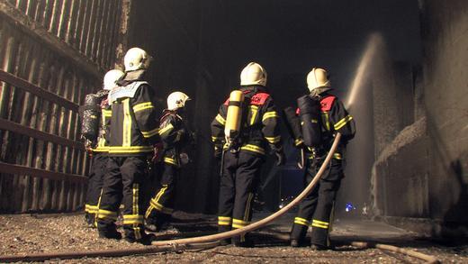 Brand in einer Recycling-Firma am 8. Dezember 2013 in Würzburg. Brand in einer Recycling-Firma am 8. Dezember 2013 in Würzburg.