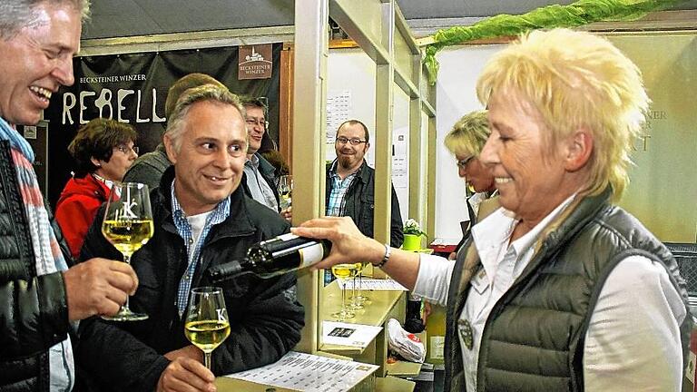 Auch in diesem Jahr gibt es wieder gute Tropfen bei den Becksteiner Winzern zu kosten. Auch in diesem Jahr gibt es wieder gute Tropfen bei den Becksteiner Winzern zu kosten.