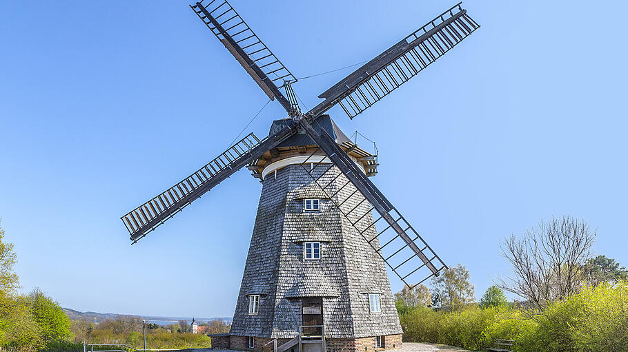 Dutch windmill in Benz       -  Eine ursprüngliche Trauung können Paare in einer traditionellen Hochzeitsmühle erfahren.