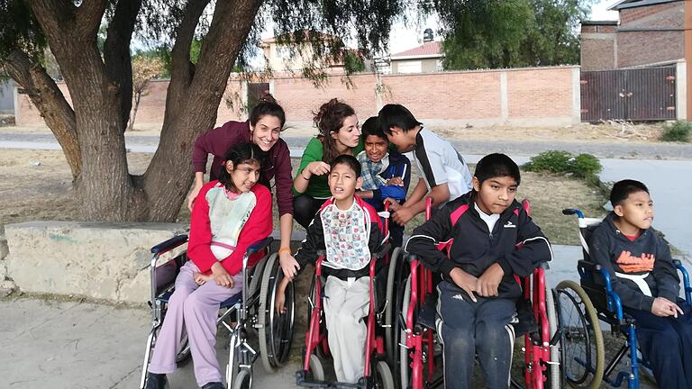 Ende 2019 startete die Indio-Hilfe-Peru Sennfeld ein neues besonderes Hilfsprojekt. 34 000 Euro flossen in ein Behindertenzentrum für Kinder und Jugendliche in Cochabamba/Bolivien. Die Aufnahme entstand 2019. Ende 2019 startete die Indio-Hilfe-Peru Sennfeld ein neues besonderes Hilfsprojekt. 34 000 Euro flossen in ein Behindertenzentrum für Kinder und Jugendliche in Cochabamba/Bolivien. Die Aufnahme entstand 2019. 
