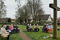 Friedensgebet am anderen Ort, diesmal auf dem Friedhof.
