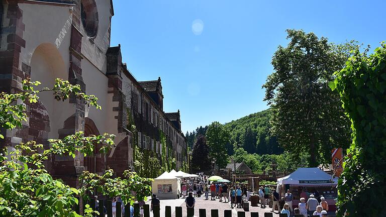 Über den Gartenmarkt schlendern: Die zweiten Bronnbacher Gartentage finden am Samstag, 5. Mai, und Sonntag, 6. Mai, statt. Über den Gartenmarkt schlendern: Die zweiten Bronnbacher Gartentage finden am Samstag, 5. Mai, und Sonntag, 6. Mai, statt.