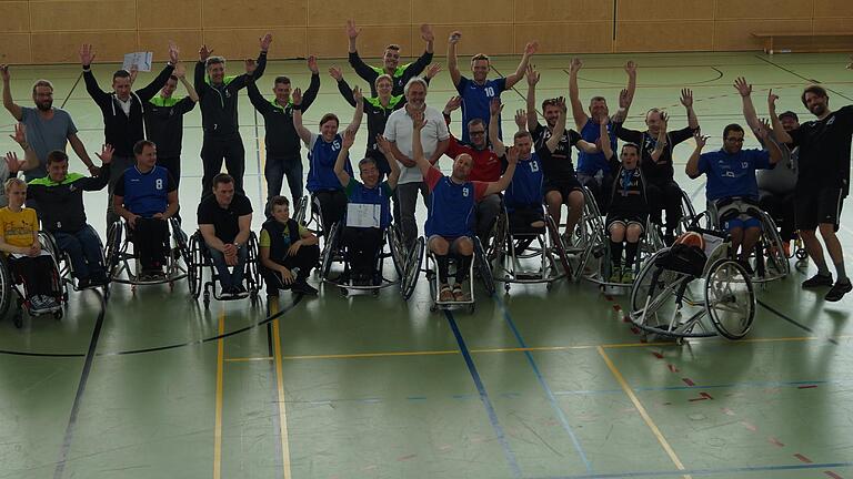 Alle Teams nach der Siegerehrung.