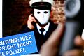 Eindringliche Warnung: Mit Kampagnen wie dieser warnt die Polizei vor Enkeltrick-Betrügern, die sich als Ordnungshüter ausgeben.