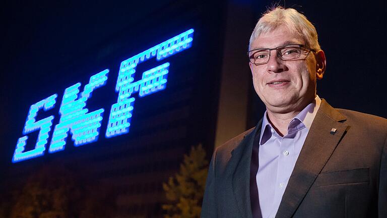 Am 1. September 1980 hat Norbert Völkl eine Maschinenschlosser-Ausbildung bei SKF begonnen, seit 2006 ist er Betriebsratschef. Nun blickt er auf vier Jahrzehnte zurück – und nach vorn. Am 1. September 1980 hat Norbert Völkl eine Maschinenschlosser-Ausbildung bei SKF begonnen, seit 2006 ist er Betriebsratschef. Nun blickt er auf vier Jahrzehnte zurück – und nach vorn. 