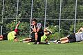 Interessierter Beobachter: Kickers-Trainer Torsten Ziegner beim ersten Training in Ampflwang.