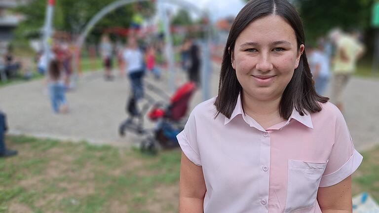 Mehrgenerationenplatz in Bad Brückenau eingeweiht - Melissa Witzke hat sich schon als Viertklässlerin einen zentralen Spielplatz gewünscht und später die Spielplatzinitiative unterstützt. Mehrgenerationenplatz in Bad Brückenau eingeweiht - Melissa Witzke hat sich schon als Viertklässlerin einen zentralen Spielplatz gewünscht und später die Spielplatzinitiative unterstützt.