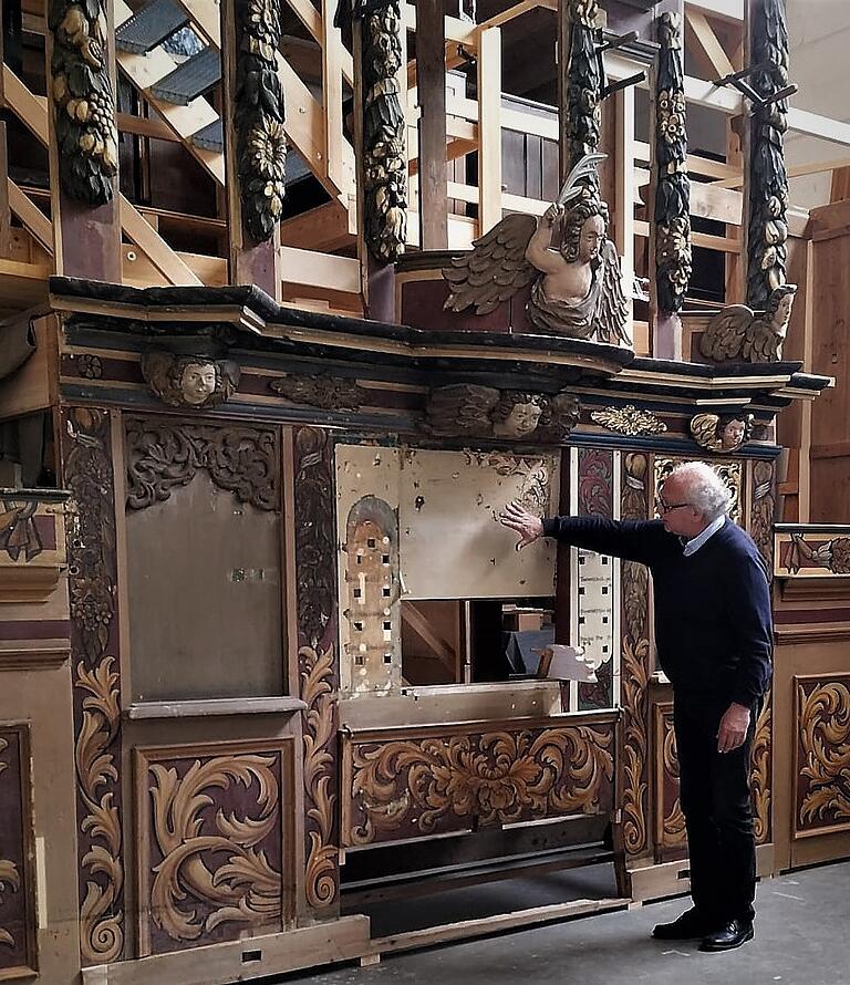 Am Prospekt der Stertzing-Orgel berichtete Orgelbaumeister Christoph Schindler von den Herausforderungen seines Handwerks. Am Prospekt der Stertzing-Orgel berichtete Orgelbaumeister Christoph Schindler von den Herausforderungen seines Handwerks.