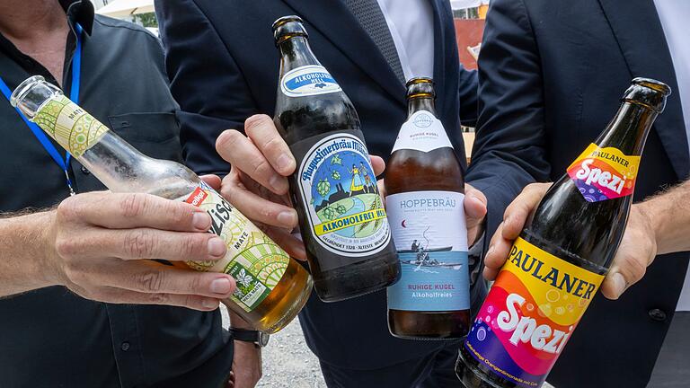 Eröffnung des ersten alkoholfreien Biergartens       -  Neben alkoholfreiem Bier gibt es auch Säfte, Kaltgetränke und Mocktails (alkoholfreie Cocktails).