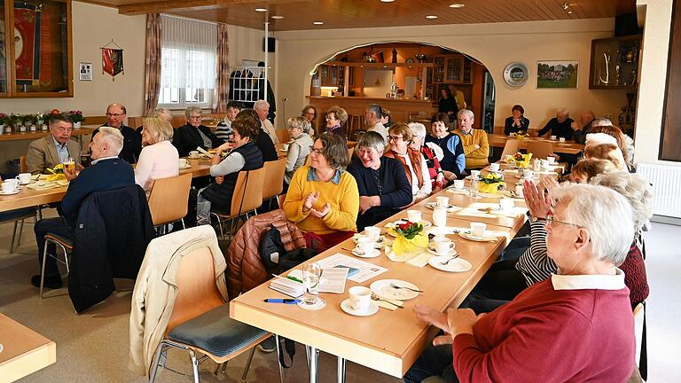 Gut besucht war die Jahreshauptversammlung der Blumen- und Gartenfreunde Euerfeld im Sportheim. Gut besucht war die Jahreshauptversammlung der Blumen- und Gartenfreunde Euerfeld im Sportheim.