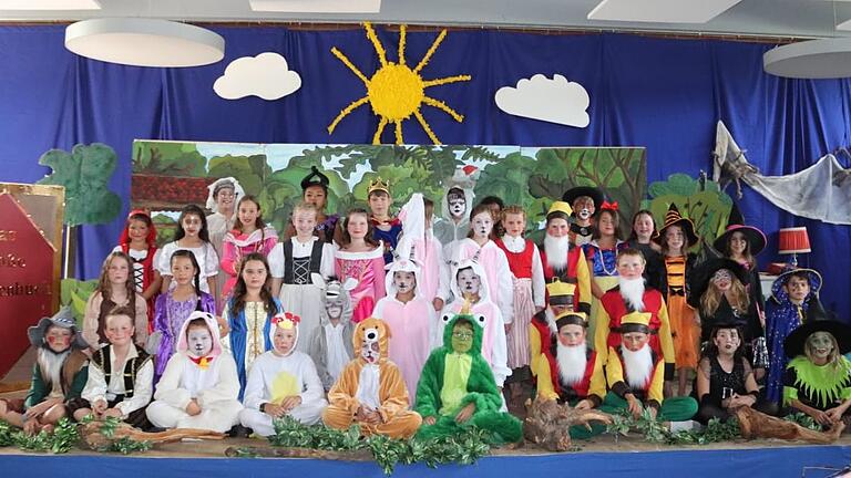Das verhexte Märchenbuch: Theaterstück der Siedlungsgrundschule Das verhexte Märchenbuch: Theaterstück der Siedlungsgrundschule