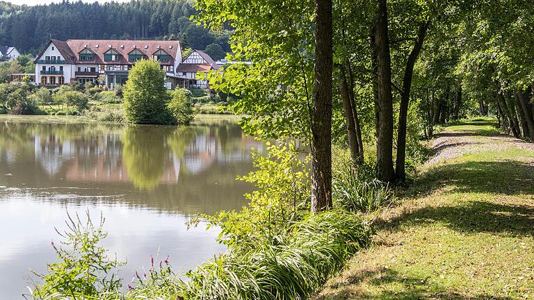 Im zu aktualisierenden Flächennutzungsplan der Stadt Rieneck ist auch das rund 3,9 Hektar große Sondergebiet 'Hotel und Ferienanlage Dürnhof' enthalten. Im zu aktualisierenden Flächennutzungsplan der Stadt Rieneck ist auch das rund 3,9 Hektar große Sondergebiet 'Hotel und Ferienanlage Dürnhof' enthalten.