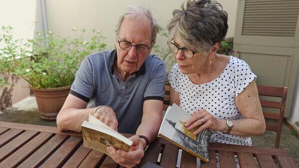Halina St. James und ihr Mann Neil bei ihrem Besuch in Schweinfurt. Die Mutter von Halina St. James war Zwangsarbeiterin in Schweinfurt. Nach ihrem Tod sucht ihre Tochter nach den Spuren der Mutter in Deutschland. Halina St. James und ihr Mann Neil bei ihrem Besuch in Schweinfurt. Die Mutter von Halina St. James war Zwangsarbeiterin in Schweinfurt. Nach ihrem Tod sucht ihre Tochter nach den Spuren der Mutter in Deutschland. 