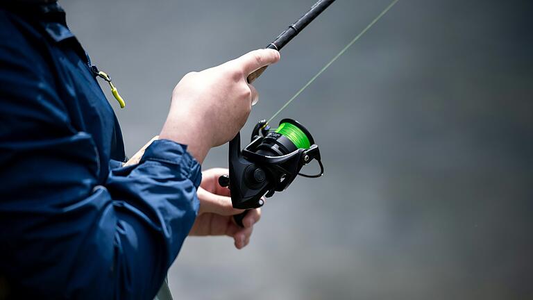 Kein Angelschein: 15-Jähriger wegen Fischwilderei angezeigt Kein Angelschein: 15-Jähriger wegen Fischwilderei angezeigt
