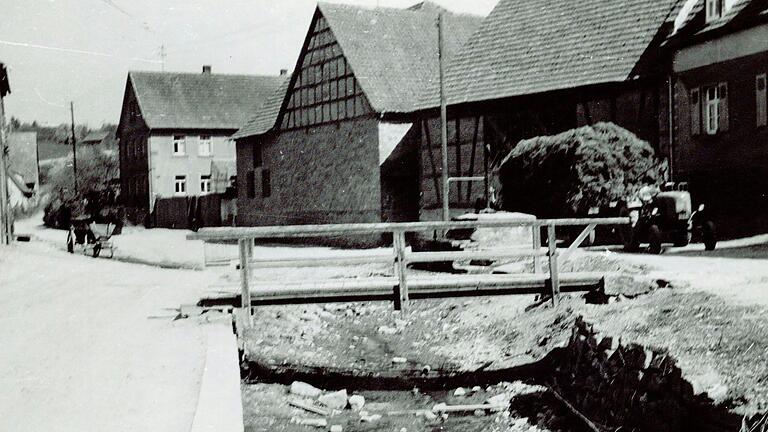Historische Aufnahme aus den 1950ern von der Talstraße in Zell.