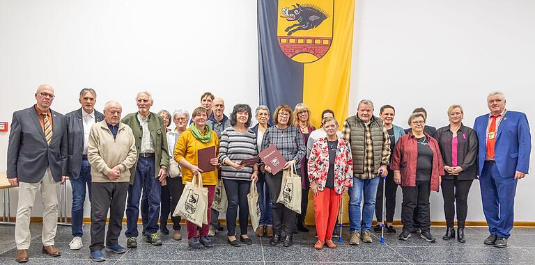 Die drei Bürgermeister der Stadt Ebern und die geehrten Persönlichkeiten. Die drei Bürgermeister der Stadt Ebern und die geehrten Persönlichkeiten.