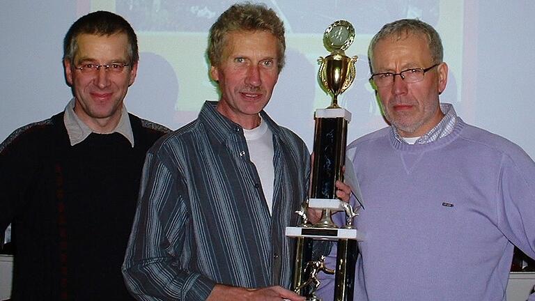 Otmar Witzko (Mitte) bei der Ehrung zum Sportler des Jahres 2006 bei der TG Kitzingen