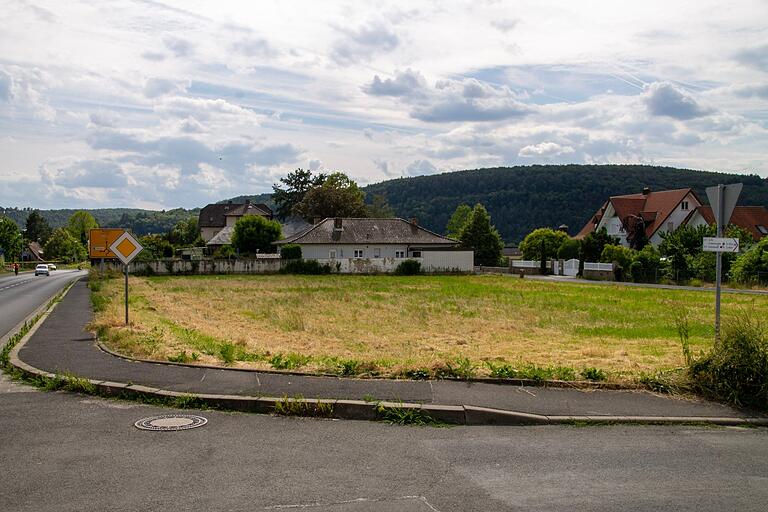 Auf diesem Grundstück soll die neue Kita stehen. Ursprünglicher Baubeginn sollte schon im Herbst 2023 sein, ist aktuell aber für Herbst 2024 geplant. Auf diesem Grundstück soll die neue Kita stehen. Ursprünglicher Baubeginn sollte schon im Herbst 2023 sein, ist aktuell aber für Herbst 2024 geplant.