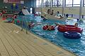 Das ganze Becken ein riesiger Spielplatz: so feierten die jungen Schonunger  das 50-jährige Bestehen des Schwimmbades.