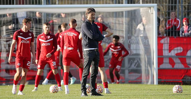 Kickers-Trainer Martin Lanig verzichtete zuletzt trotz knapper Personallage freiwillig auf Mittelfeldspieler Maximilian Zaiser. Kickers-Trainer Martin Lanig verzichtete zuletzt trotz knapper Personallage freiwillig auf Mittelfeldspieler Maximilian Zaiser.