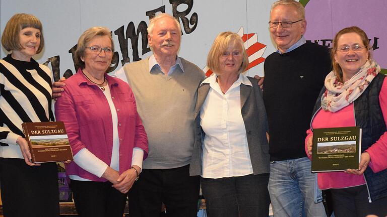 Sie gestalteten den Abend: Elisabeth Böhrer, Erika Barthelmes, Gerhard Schätzlein, Renate Schauderna, Frank Michalowski und Ramona Ditzel-Späth (von links). Sie gestalteten den Abend: Elisabeth Böhrer, Erika Barthelmes, Gerhard Schätzlein, Renate Schauderna, Frank Michalowski und Ramona Ditzel-Späth (von links).
