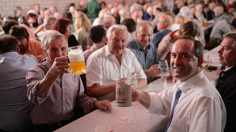 Beim 'Tag des Bieres' in Gnodstadt war Hubert Aiwanger mehrfach zu Gast, zuletzt im Mai 2018, als dieses Foto entstand. Beim 'Tag des Bieres' in Gnodstadt war Hubert Aiwanger mehrfach zu Gast, zuletzt im Mai 2018, als dieses Foto entstand.